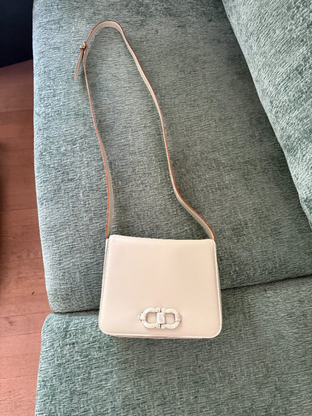 Vintage Salvatore Ferragamo Green Leather Gancini Clasp Purse Made in Italy